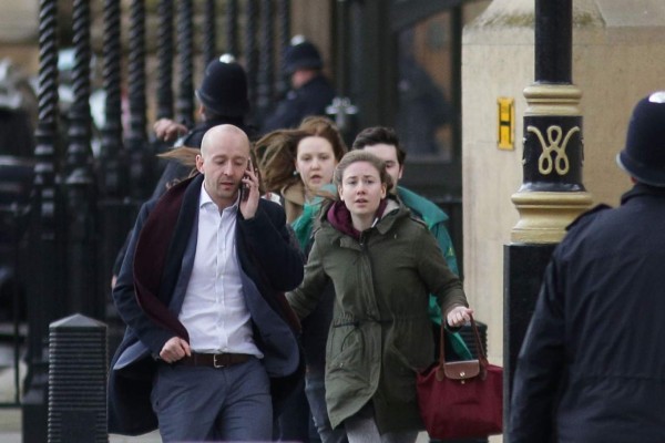 Atentado en Londres deja 4 muertos y varios heridos