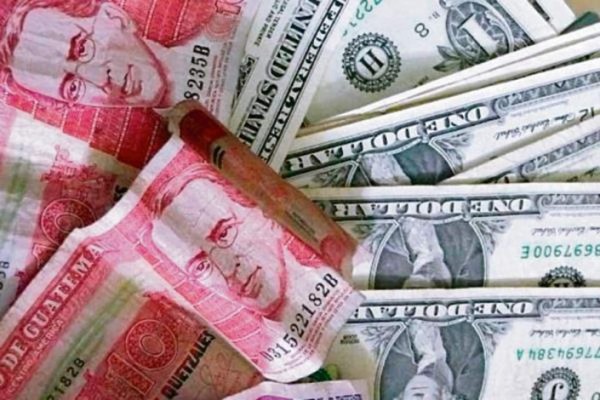 Guatemala flaquea ante el dólar