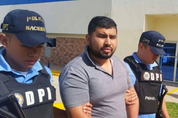 Capturan a policía depurado sospechoso de matar a nicaragüense