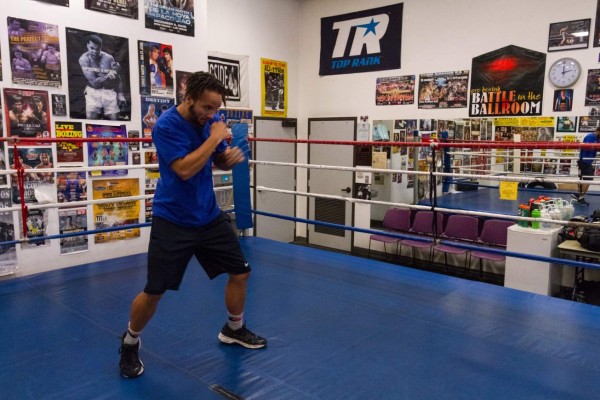 Transgénero busca ser el primer boxeador que pelea como mujer y hombre