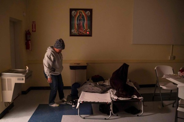 Acorralados por el hambre y el miedo, migrantes hondureños se refugian en iglesia de EEUU