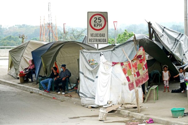 Más de 1,200 damnificados continúan en albergues y decenas en los bulevares