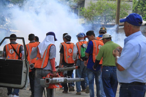 Autoridades instan a denunciar a vecinos que no combatan el zika