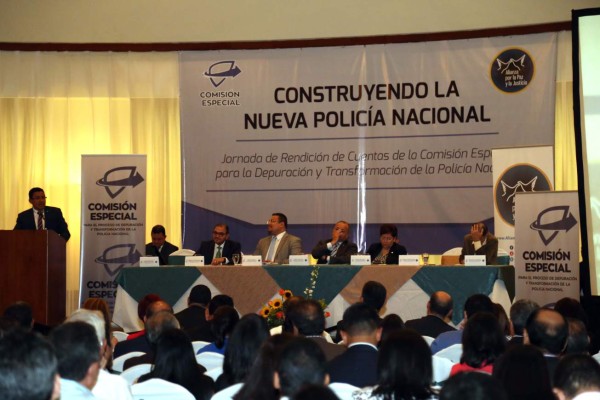 Comisión urge aprobar nuevas leyes para modernizar la Policía
