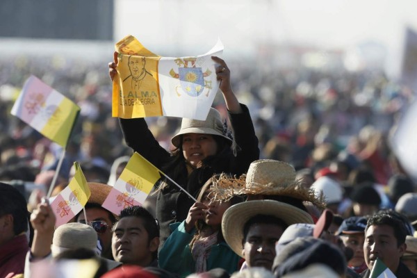 Papa clama por un México sin migrantes ni traficantes de muerte