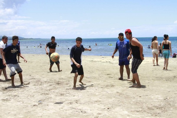 Se divirtieron a más no poder en las playas hondureñas