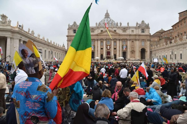 Wojtyla y Roncalli fueron proclamados santos en una ceremonia multitudinaria