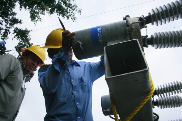 Varios países del istmo se quedaron sin servicio eléctrico tras el fallo registrado este lunes en el sistema de inteconexión regional.