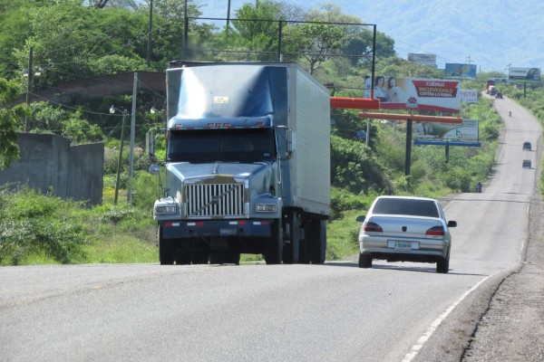 Multan a 80 conductores de transporte pesado por incumplir peso en carreteras