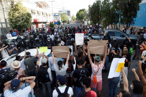 Denuncian desaparición de detenidos en protestas contra policías en México