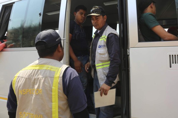 Caos en terminales de buses por masiva movilización en Semana Santa