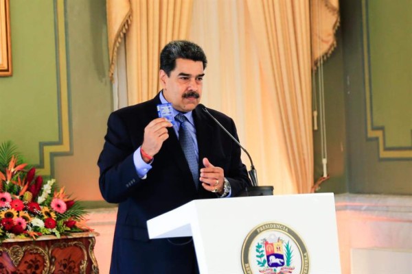 Maduro denuncia que la mayor refinería del país fue atacada con un misil