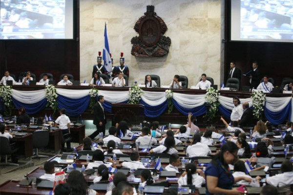 Congreso infantil demanda seguridad en escuelas y más becas al Estado de Honduras