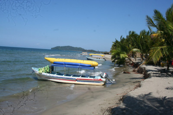 Fenómeno cíclico desgasta playas de Tela, Honduras