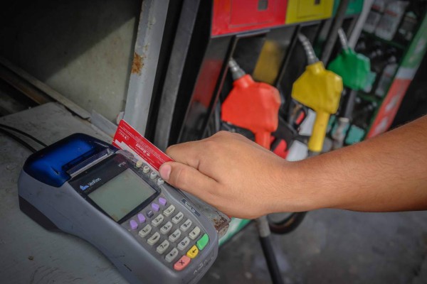 Precios de gasolinas superior y regular cifran nueva alza