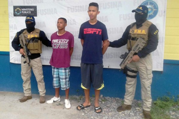 Arrestan a dos pandilleros por tráfico de drogas en La Ceiba