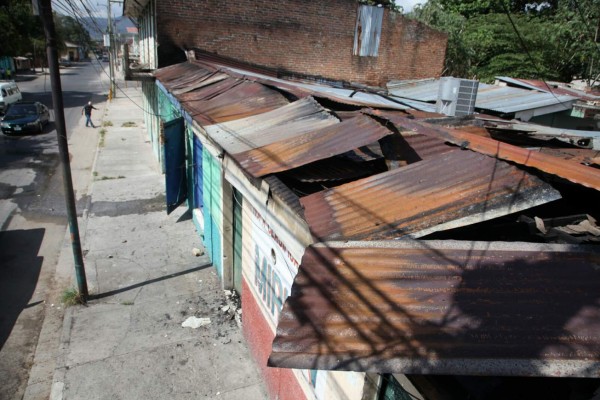 Incendio destruye bar y bodega en San Pedro Sula