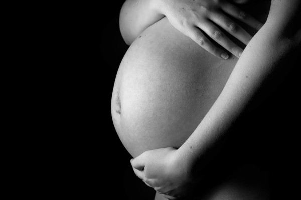 Mujer se embaraza 13 veces para evitar ir a la cárcel