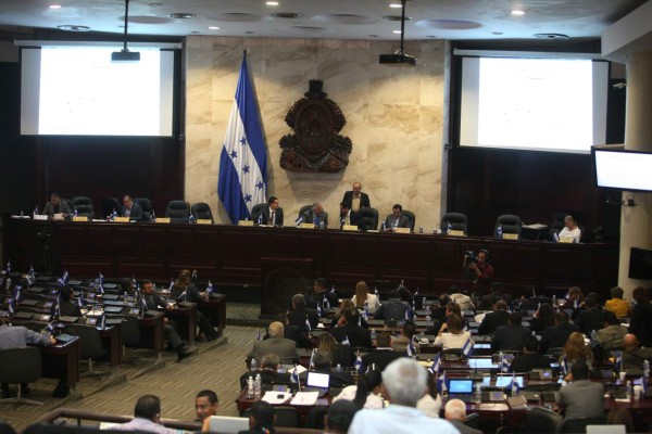 Promoverán facilidades para abrir cuentas a políticos