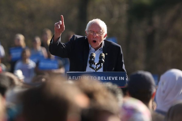 Bernie Sanders se reúne con el Papa y el cardenal Rodríguez en el Vaticano