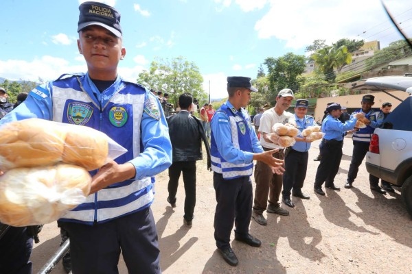 Los policías vuelven a labores y se restablece la seguridad