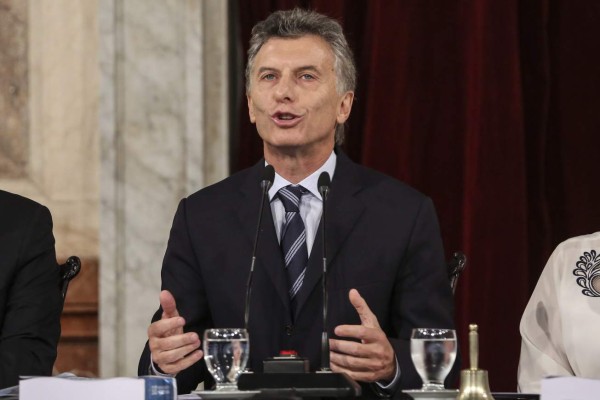 Macri anuncia veto a ley para frenar despidos