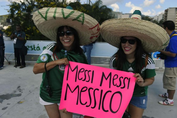 Hinchas de Argentina y Alemania disfrutan de la fiesta de la final