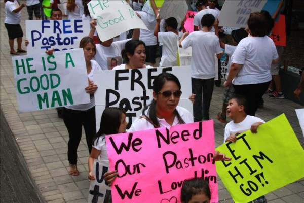 Piden liberar a pastor hondureño preso en Estados Unidos
