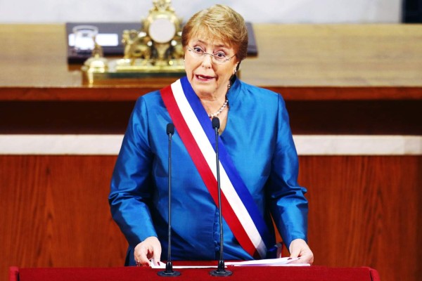 Bachelet insta a la oposición a sumarse al proceso constituyente