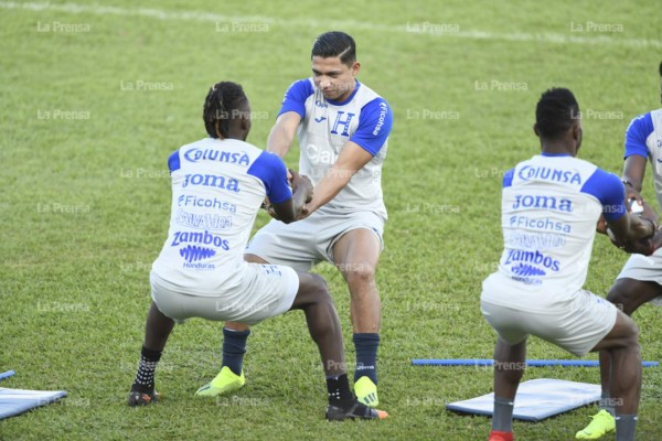 Emilio Izaguirre, entre algodones y duda contra Ecuador