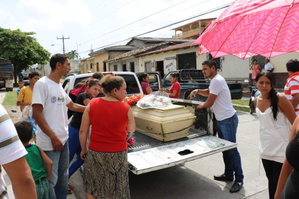 Reclaman justicia en sepelio de joven hondureña que 'resucitó'