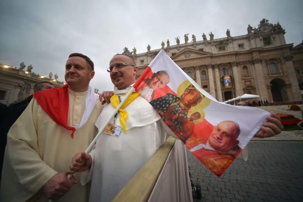 Wojtyla y Roncalli fueron proclamados santos en una ceremonia multitudinaria