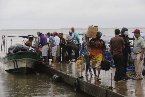 Nicaragua evacúa a más de 10.000 personas antes del impacto de Otto