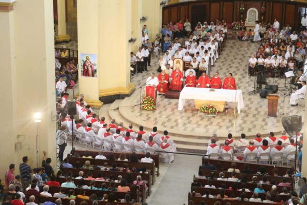 Celebran misa en honor a San Pedro Apóstol   