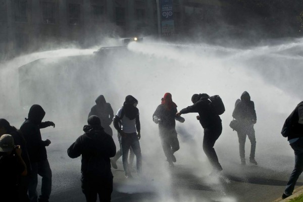 Dos jóvenes mueren por disparos tras manifestación en Chile