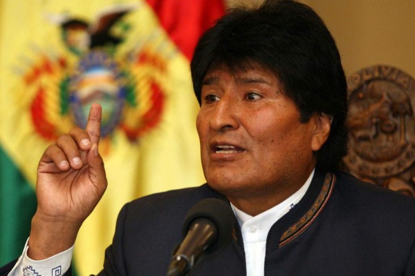 Morales rumbo a La Haya para 'ultimar' respuesta a Chile en juicio por mar  