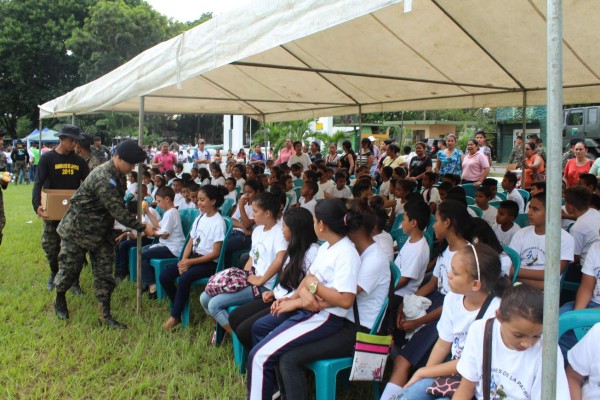 Más de 1,200 escolares se suman a proteger la patria