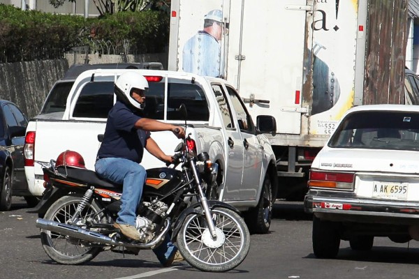 Más de 70,000 conductores deben pagar matrícula