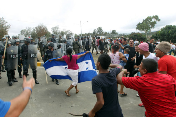 Protestan por bloqueo de llamadas en centros penales de Honduras