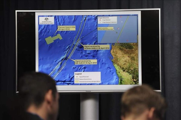Dos nuevas señales delimitan búsqueda del avión de Malaysia Airlines