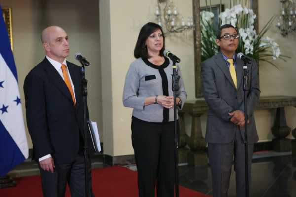 Juan Orlando Hernández y Lobo comienzan transición presidencial de Honduras