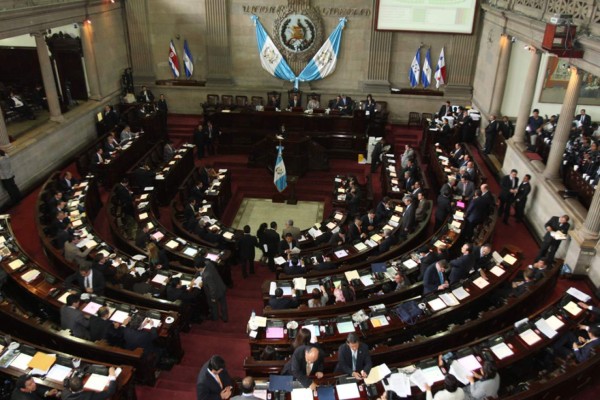 Diputados guatemaltecos aprueban consulta popular por conflicto con Belice