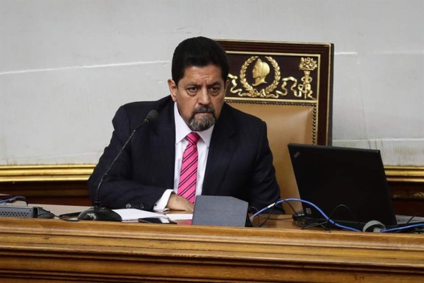 Tribunal venezolano libera a 4 asistentes del vicepresidente del Parlamento