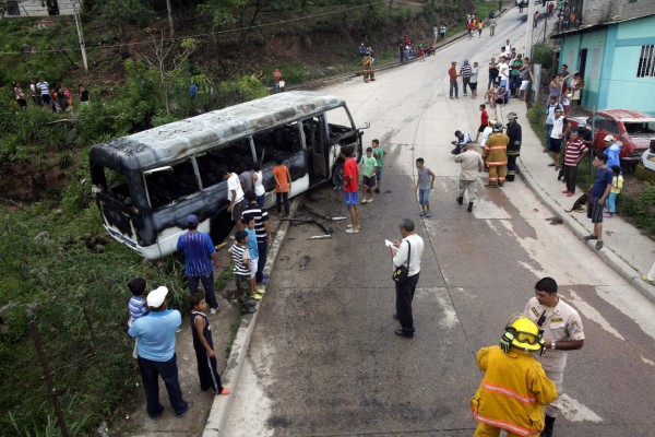 Investigan causas de incendio de bus en Tegucigalpa