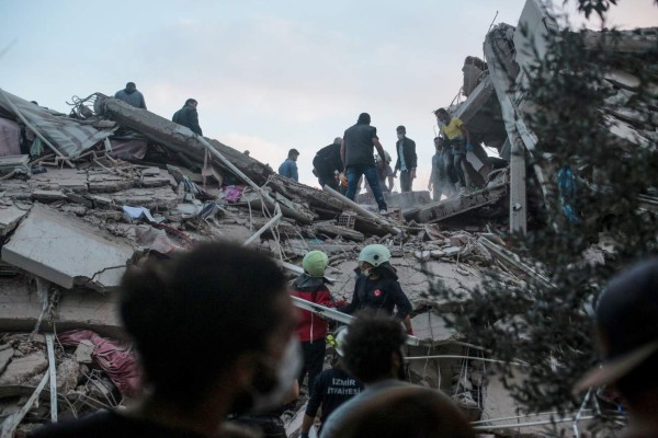 Terremoto en Grecia y Turquía: al menos 14 muertos y más de 419 heridos