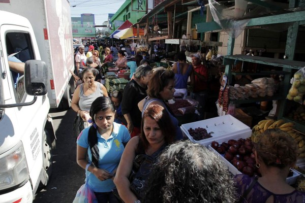 Ceibeños abarrotan centro por compras de última hora