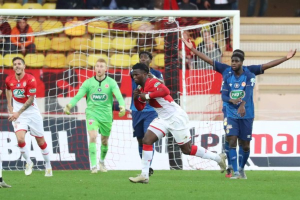 Mónaco avanza en Copa en debut de Moreno, Toulouse cae ante un 'amateur'