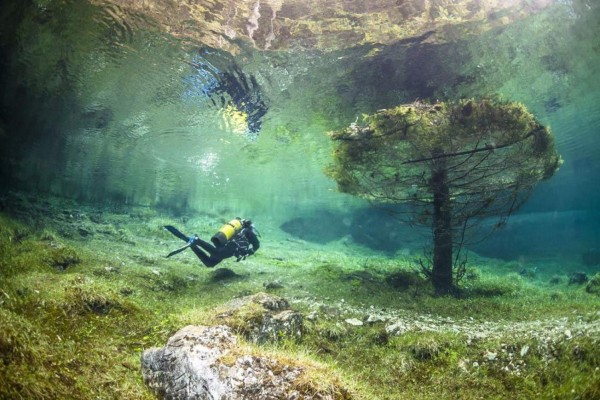 Se llama Grüner See, o Lago verde y es uno de los sitios de buceo favoritos dentro de Austria.