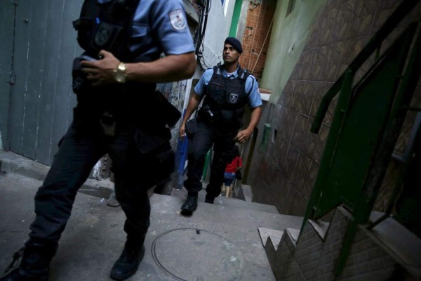 Ante la crisis, Policía brasileña recibe donaciones hasta de papel higiénico