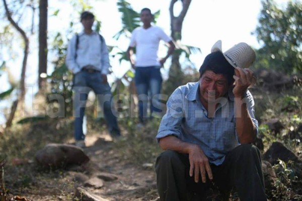 El esposo de Gloria Romero lamenta la muerte de su pareja en el accidente del sur de Honduras. 'Ella fue mi esposa y la voy a amar siempre', dijo el acongojado familiar.